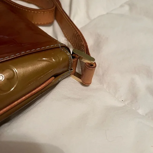 Louis Vuitton Gold Shoulder Bag - Picture 5 of 9